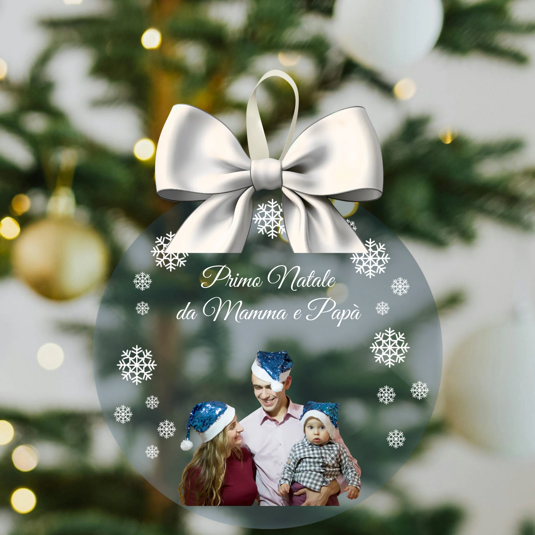 Pallina di Natale in Plexiglass, Decorazione Natalizia Personalizzata con Foto e Fiocchi di Neve “Primo Natale da Mamma e Papà” – Idea Addobbo per l’Albero, Regalo Natale Neo Genitori 