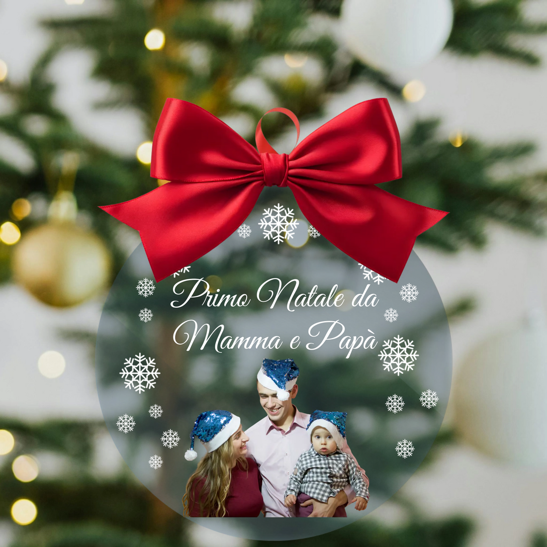 Pallina di Natale in Plexiglass, Decorazione Natalizia Personalizzata con Foto e Fiocchi di Neve “Primo Natale da Mamma e Papà” – Idea Addobbo per l’Albero, Regalo Natale Neo Genitori 