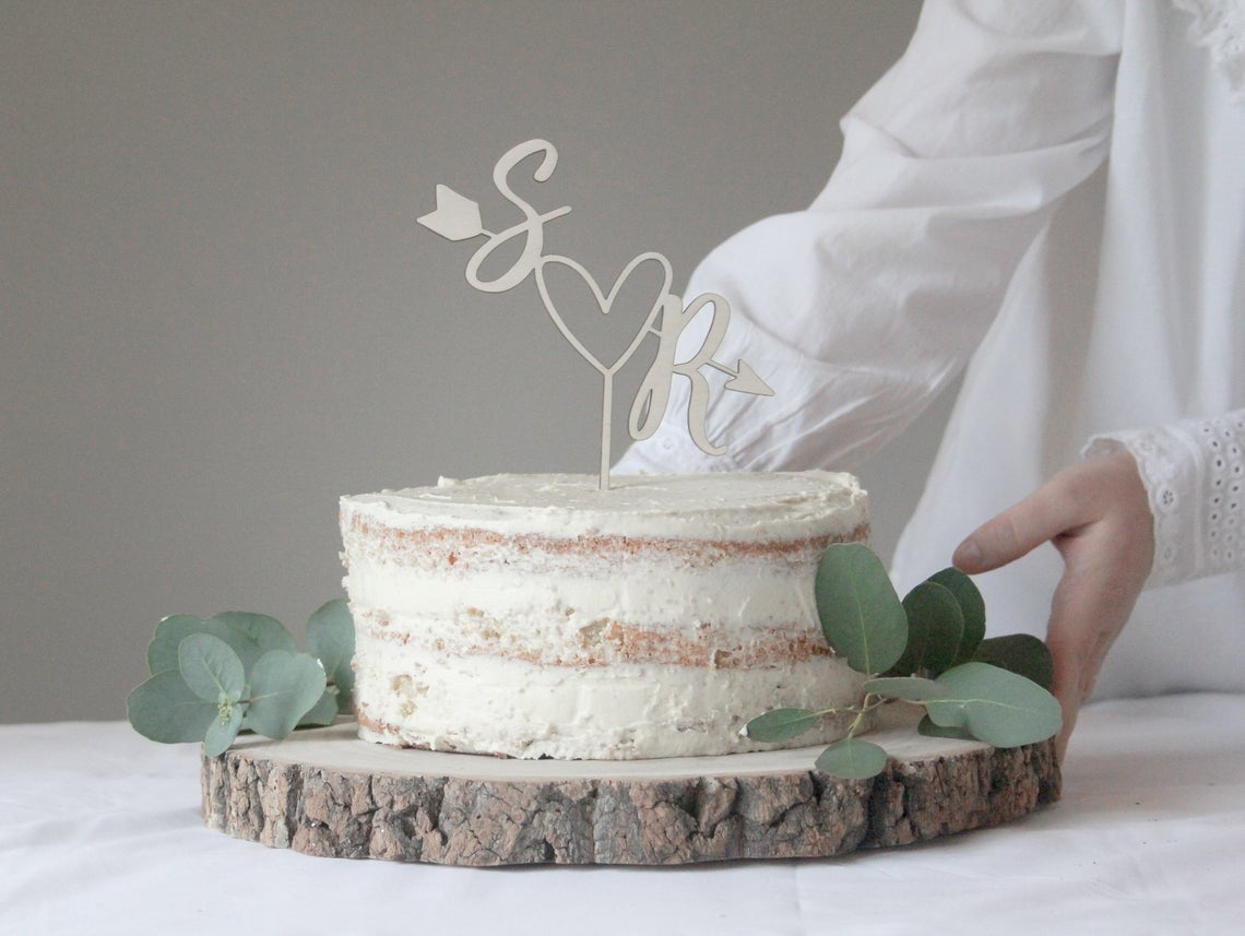 Topper for wedding cake iniziali freccia e cuore in legno Idea's Cottage