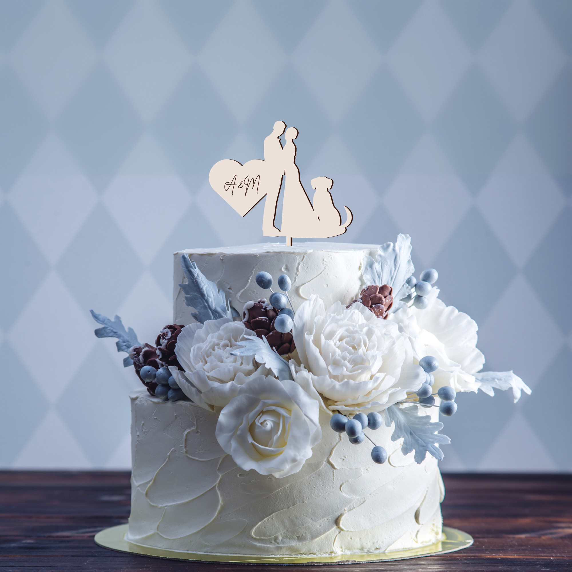 cake topper cuore con sposi e cangnolino Idea's Cottage di Brunetti Marco