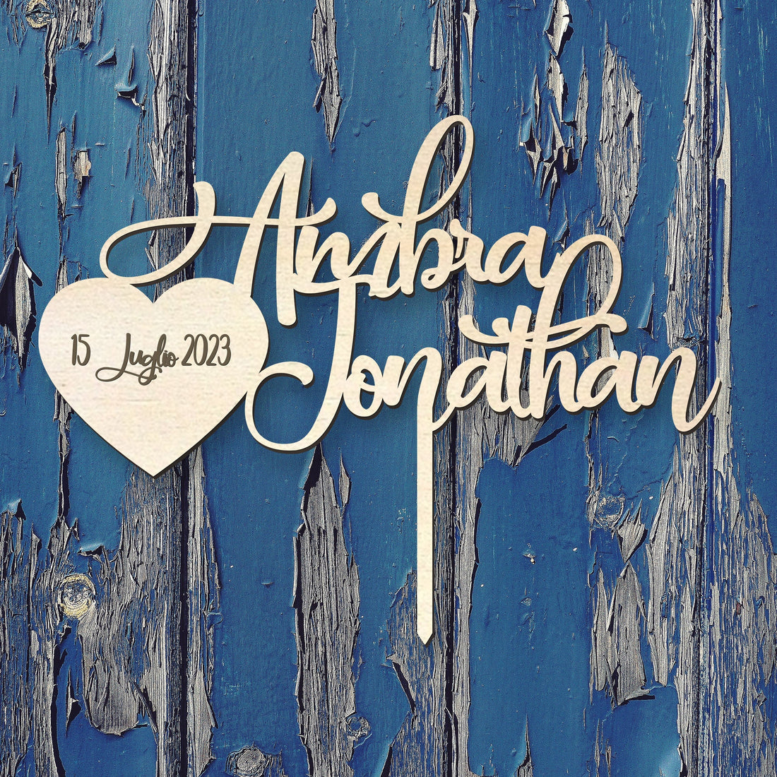 Cake topper in legno con Nome degli sposi e cuore con la Data Idea's Cottage