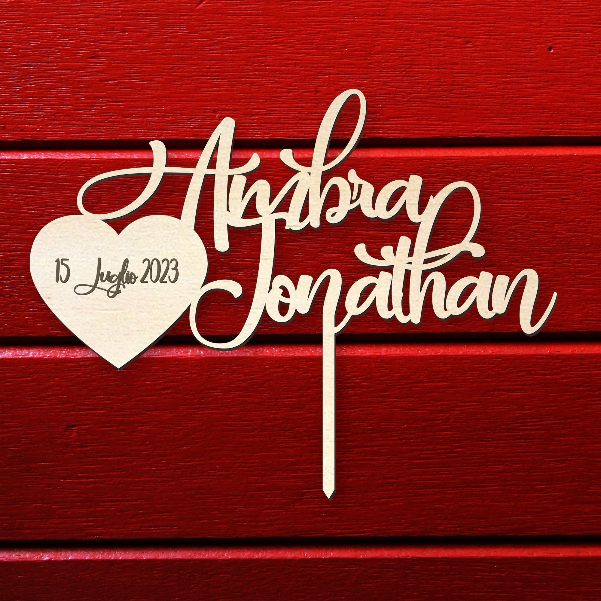 Cake topper in legno con Nome degli sposi e cuore con la Data Idea's Cottage