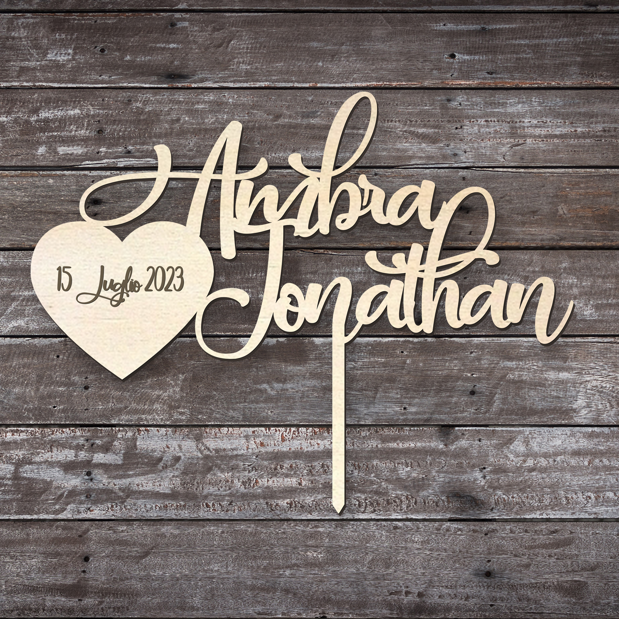 Cake topper in legno con Nome degli sposi e cuore con la Data Idea's Cottage