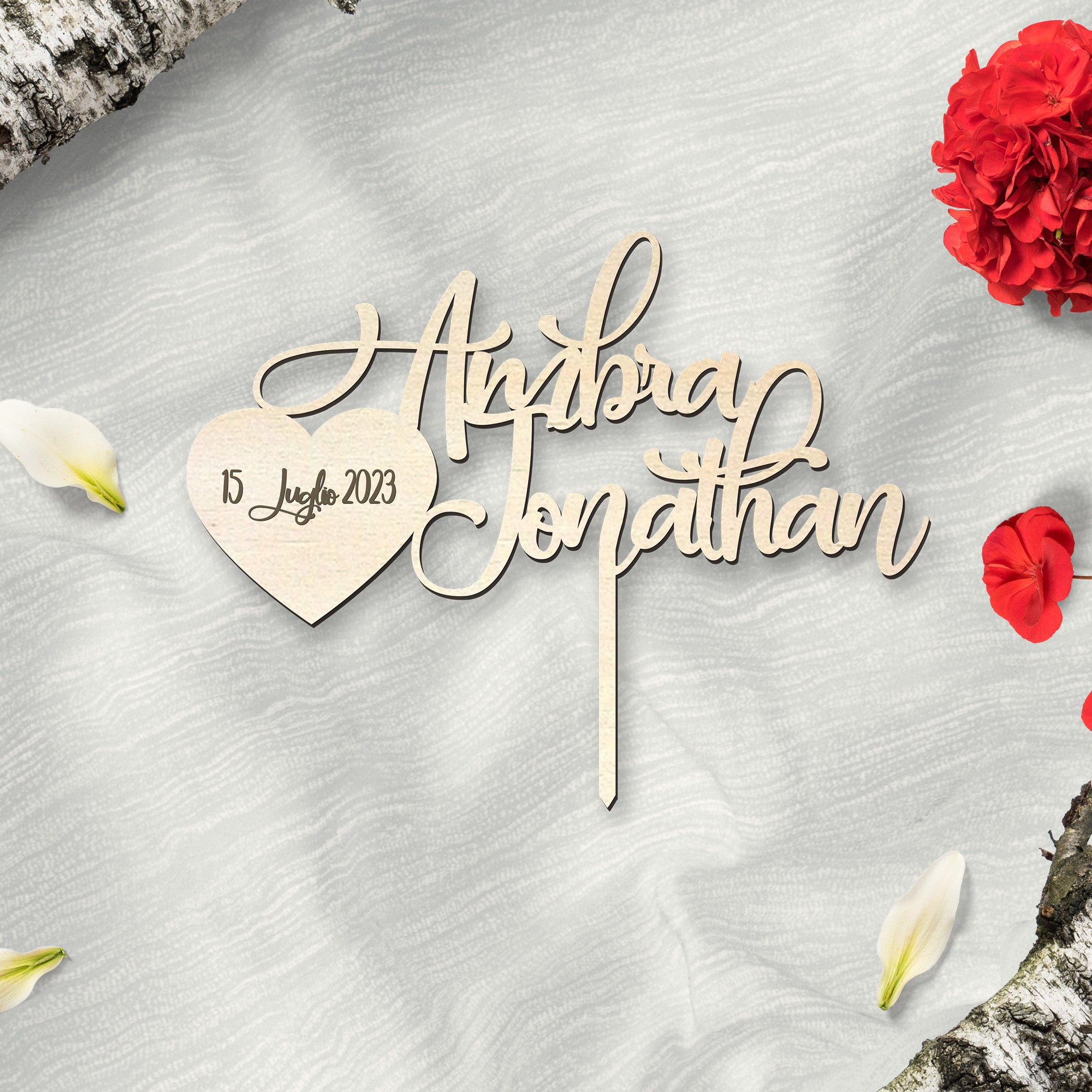 Cake topper in legno con Nome degli sposi e cuore con la Data Idea's Cottage