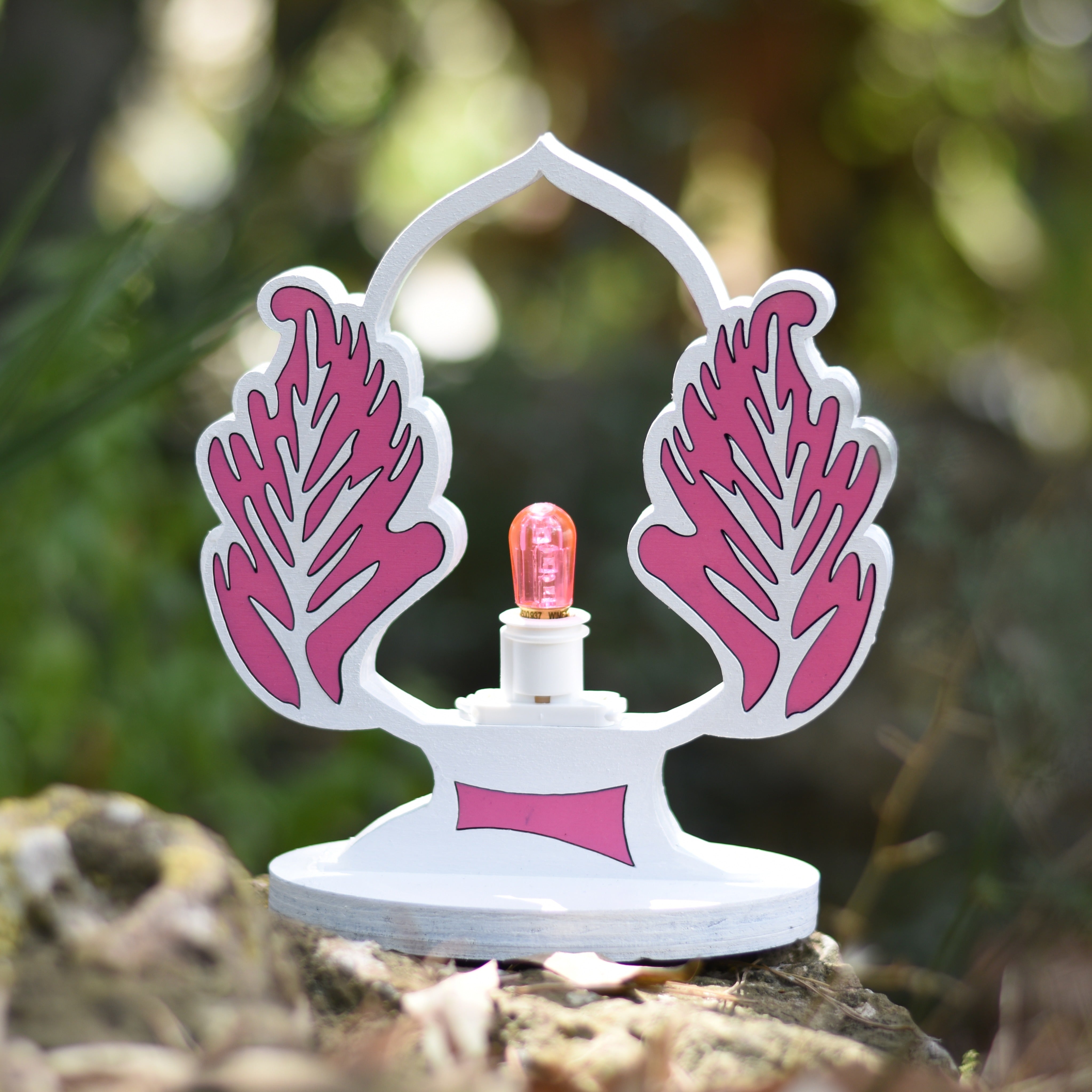 Luminaria Pumo color fucsia in Legno