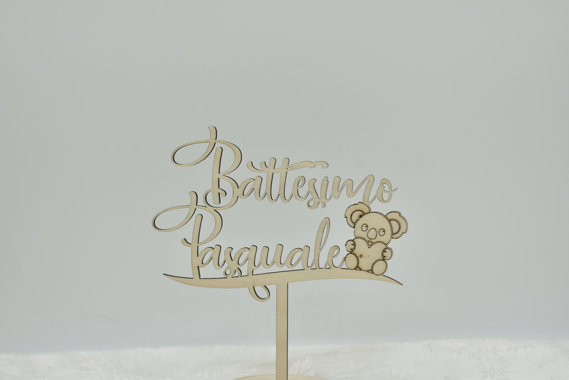 Cake topper in legno personalizzato tema koala per battesimo Idea's Cottage