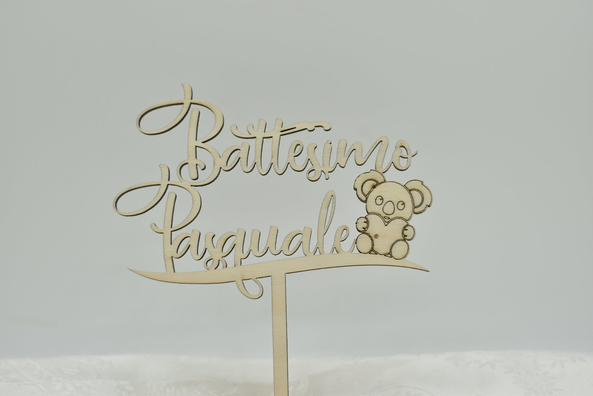 Cake topper in legno personalizzato tema koala per battesimo Idea's Cottage