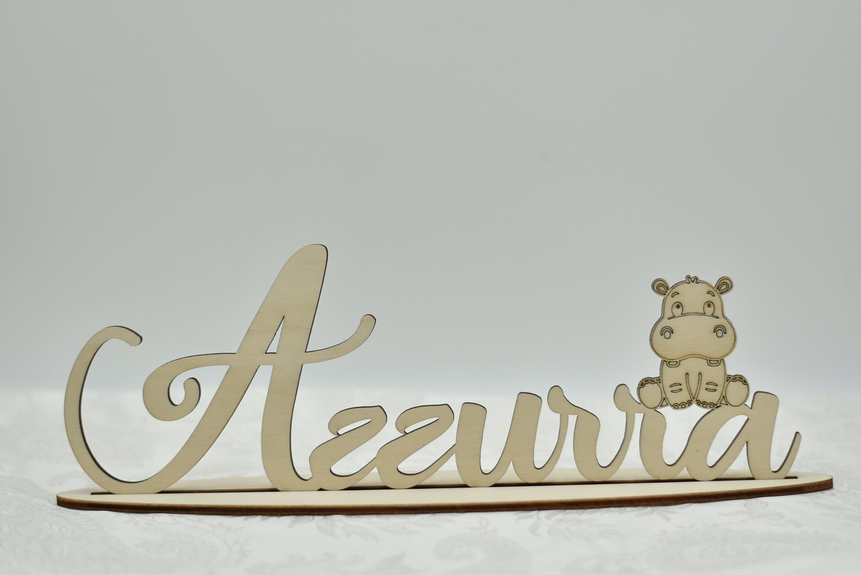 Nome in legno con base tema Hippo Idea's Cottage