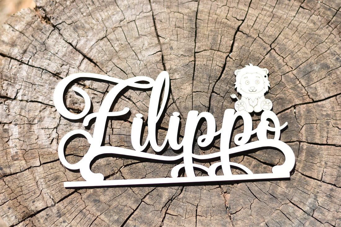 Nome in legno con base tema Leone Idea's Cottage