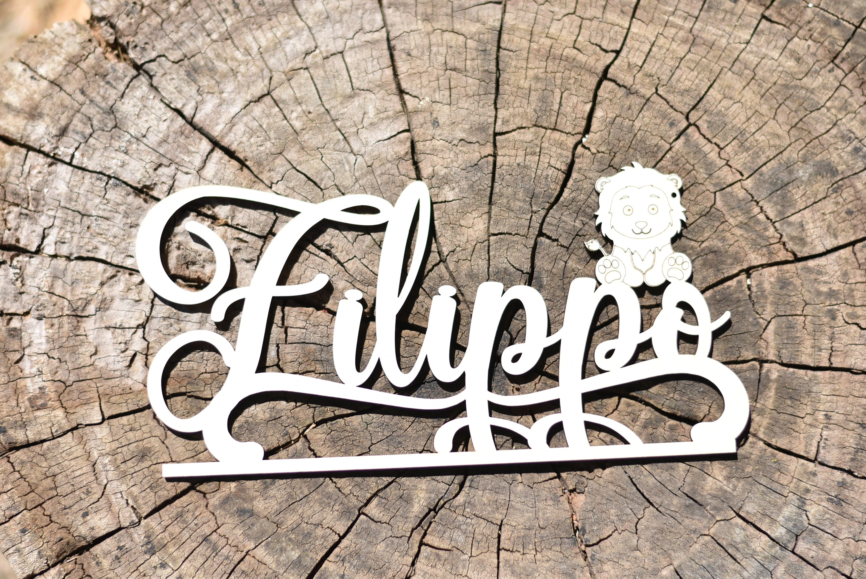 Nome in legno con base tema Leone Idea's Cottage