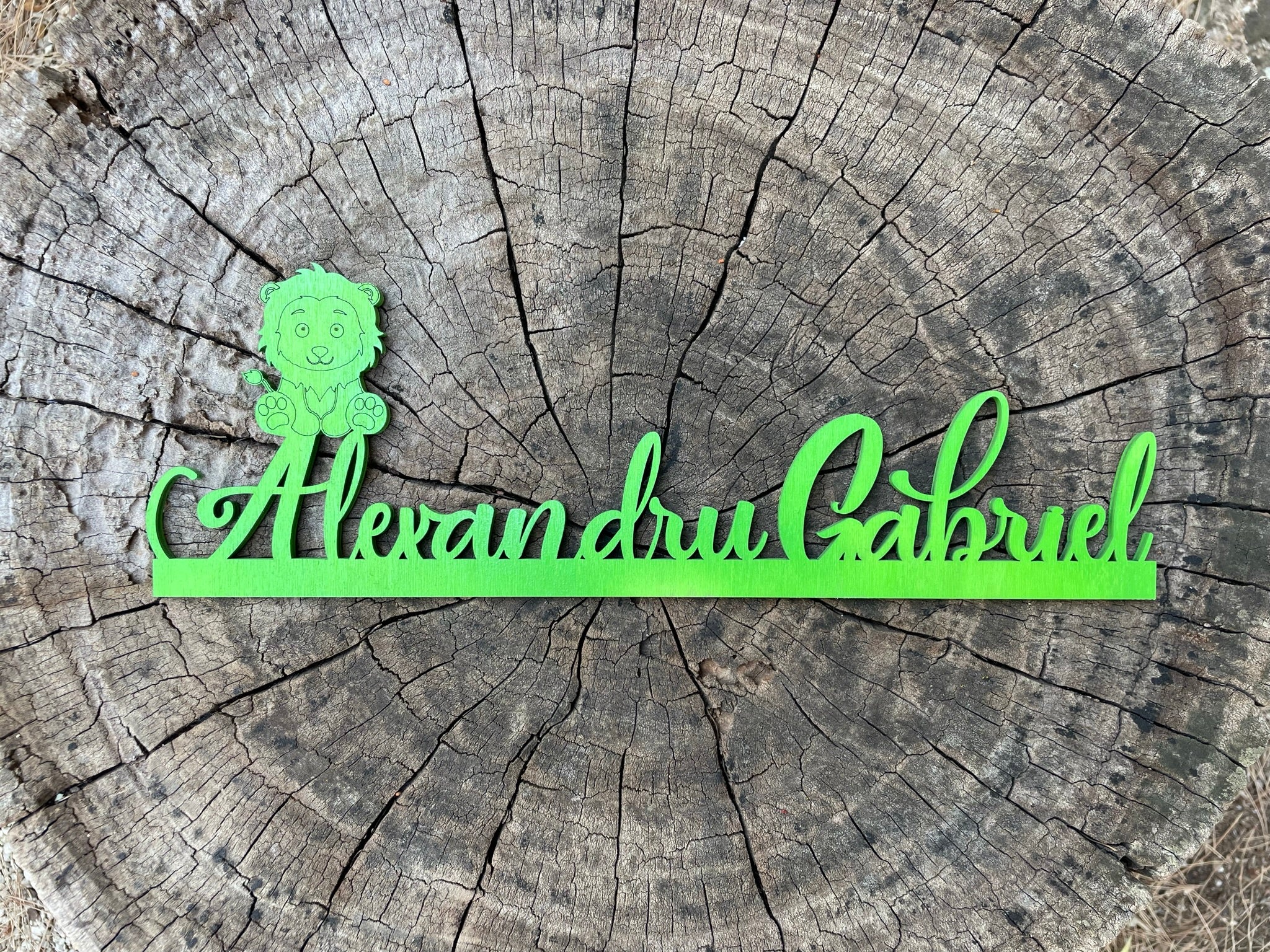 Nome in legno con base tema Leone Idea's Cottage