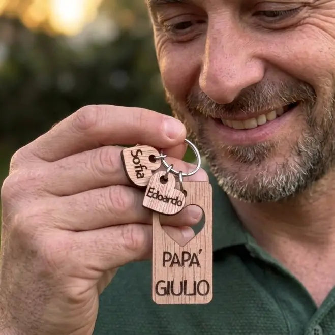 Portachiavi in Legno Personalizzato con Cuoricini e Nome del Papà – Idea Regalo Festa del Papà 
