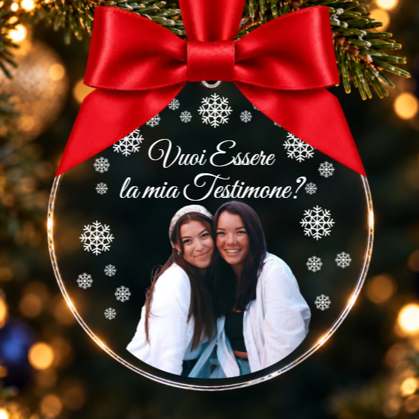 Pallina di Natale in Plexiglass, Decorazione Natalizia Personalizzata con Foto e Fiocchi di Neve “Vuoi Essere la Mia Testimone?” – Idea Addobbo per l’Albero, Regalo Natale Testimone di Nozze 
