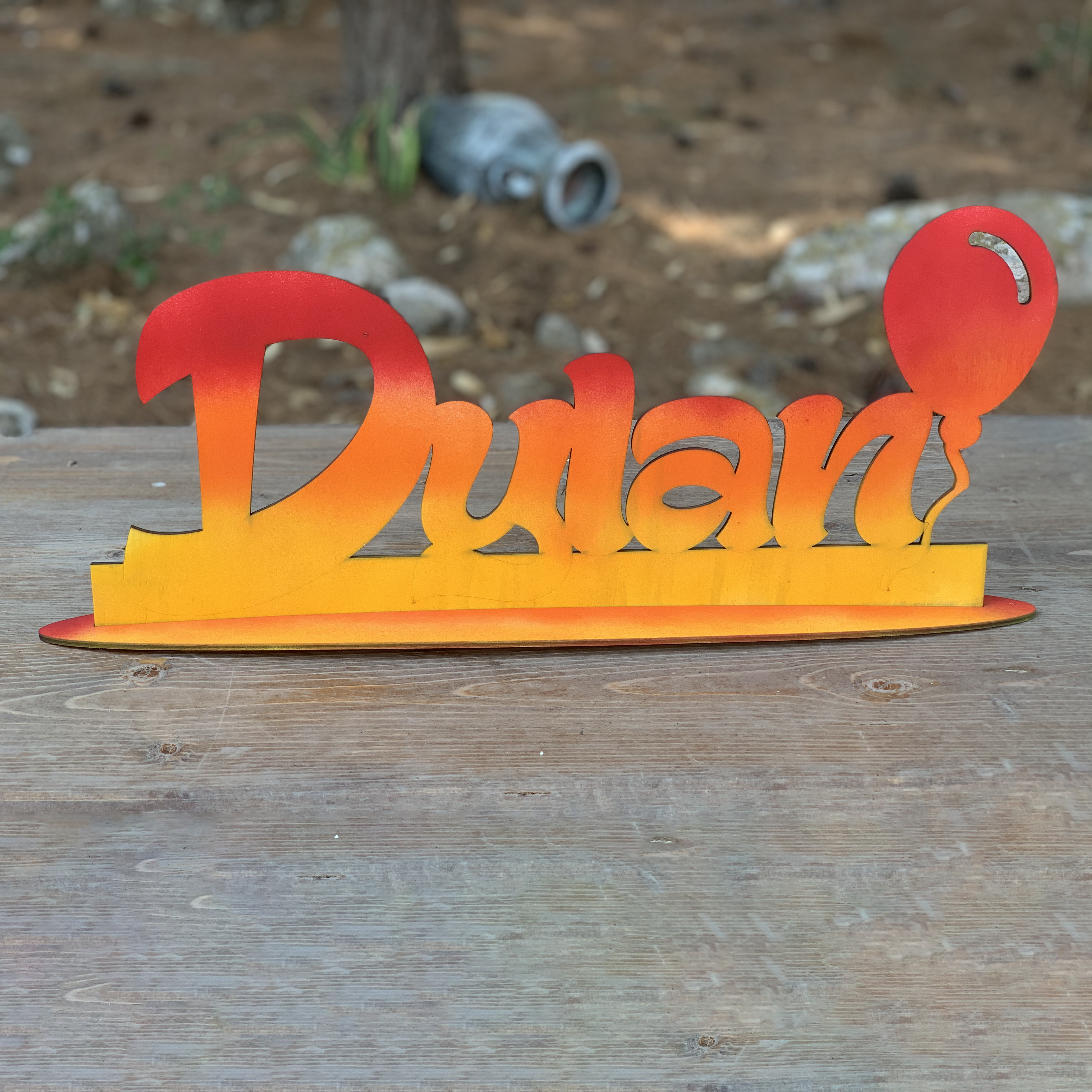 Scritta in legno con base con sfumatura di colore Giallo Arancio Rosso Idea's Cottage