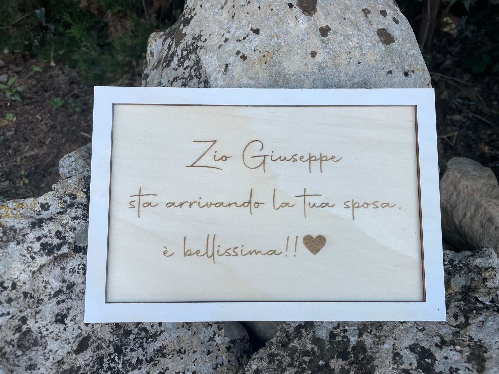 Targa Cornice in legno Arriva la Sposa Idea's Cottage