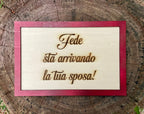 Targa Cornice in legno Arriva la Sposa Idea's Cottage