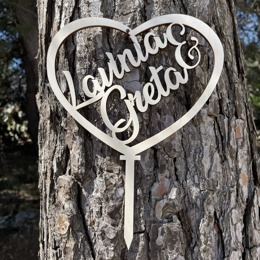 Cake topper in legno a forma di cuore con nomi sposi Idea's Cottage