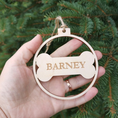 Pallina per gli amanti dei cani decorazione di Natale in legno personalizzabile con un nome Idea's Cottage