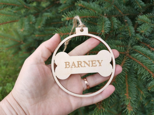 Pallina per gli amanti dei cani decorazione di Natale in legno personalizzabile con un nome Idea's Cottage
