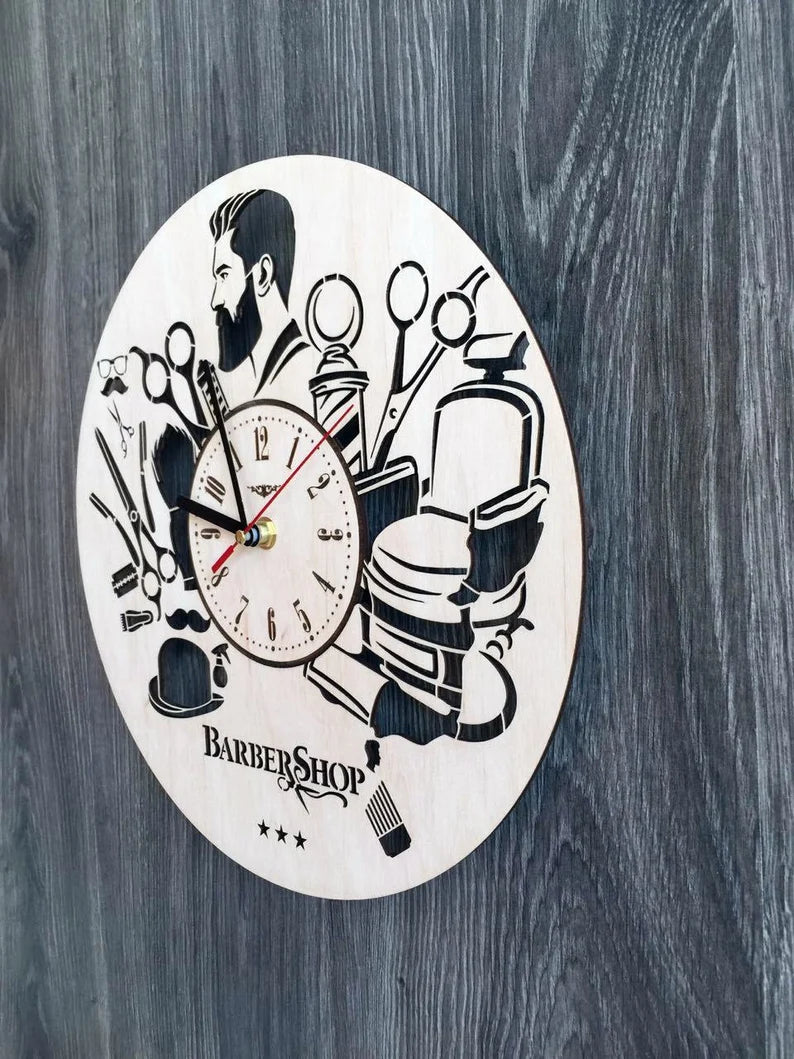 Orologio da parete Barbershop con logo. barbiere, Orologio in legno di quercia, Orologio + personalizzazione Il tuo LOGO - Italia Orologio da parete Barbershop con logo. barbiere, Orologio in legno di quercia, Orologio + personalizzazione Il tuo LOGO - Italia