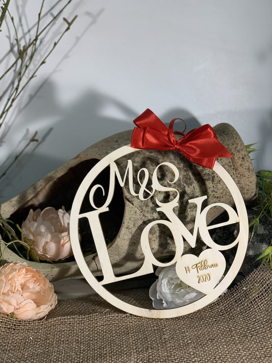 Cerchio love in legno con iniziali e data