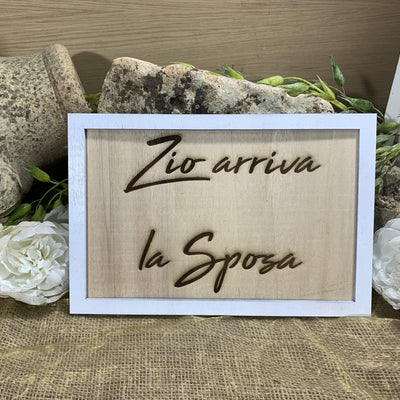 Targa Cornice in legno Arriva la Sposa