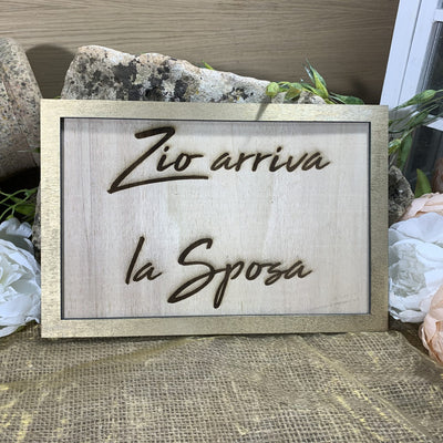 Targa Cornice in legno Arriva la Sposa 4