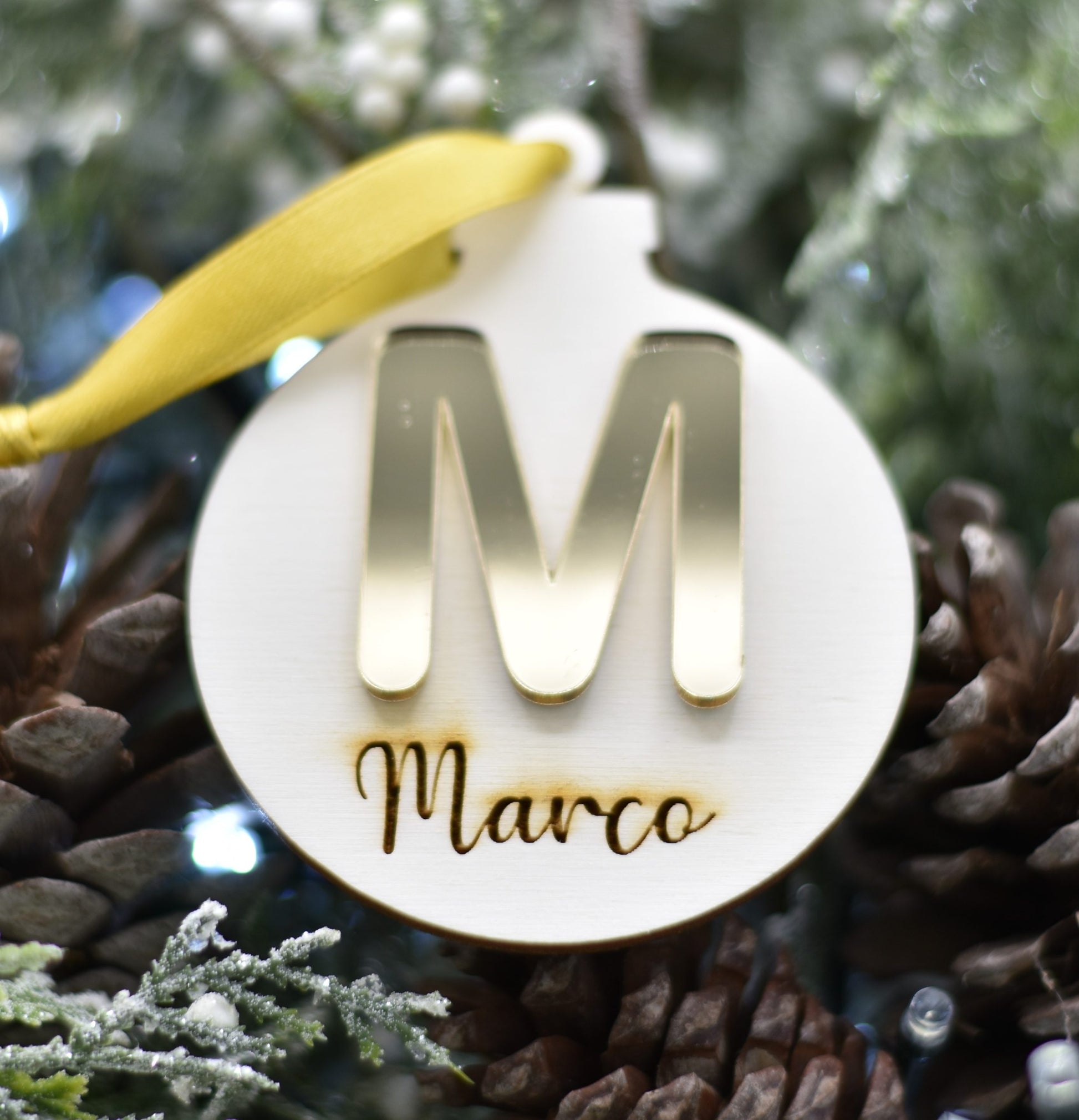Pallina con iniziale in plex specchio e nome per addobbi natalizi personalizzati regalo di NATALE Idea's Cottage