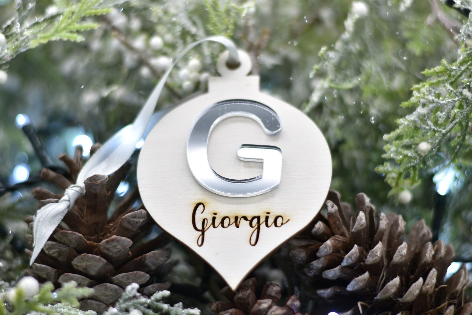 Pallina goccia con iniziale in plex specchio e nome per addobbi natalizi personalizzati regalo di NATALE Idea's Cottage