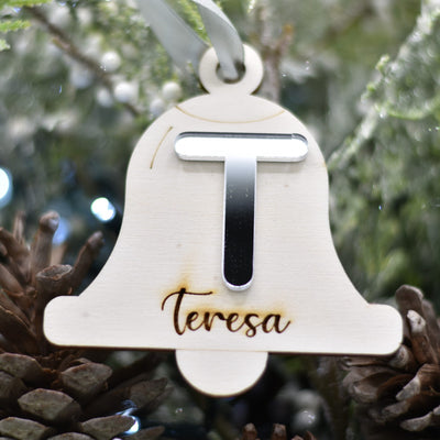 Pallina campanella con iniziale in plex specchio e nome per addobbi natalizi personalizzati regalo di NATALE Idea's Cottage