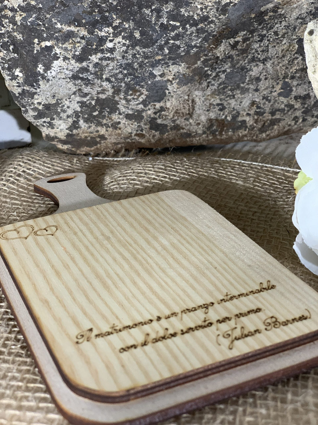 Bomboniera Tagliere cuori pitch pine