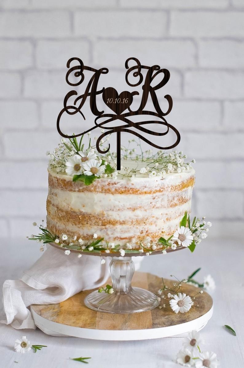 Cake Topper con iniziali e data in legno