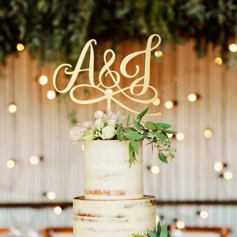 Cake Topper con iniziali personalizzate in legno