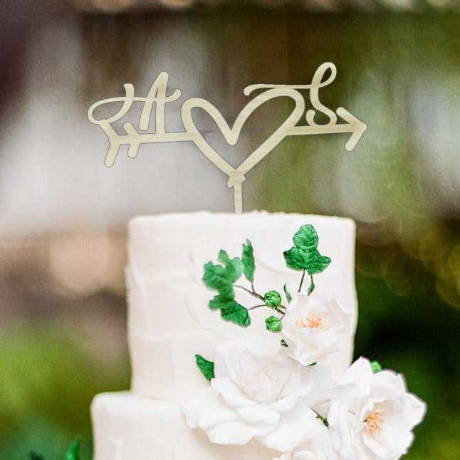 Cake topper "Cupido" in legno con cuore e iniziali personalizzabili Tutti i prodotti 1