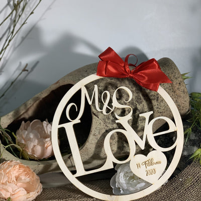 Cerchio love in legno con iniziali e data
