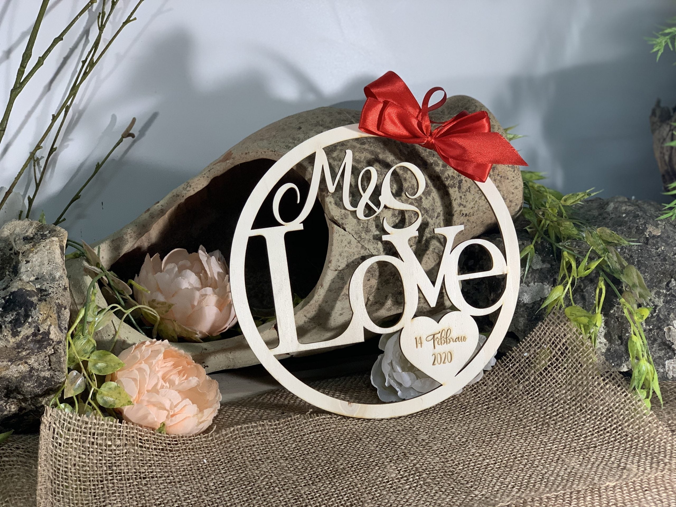 Cerchio love in legno con iniziali e data3