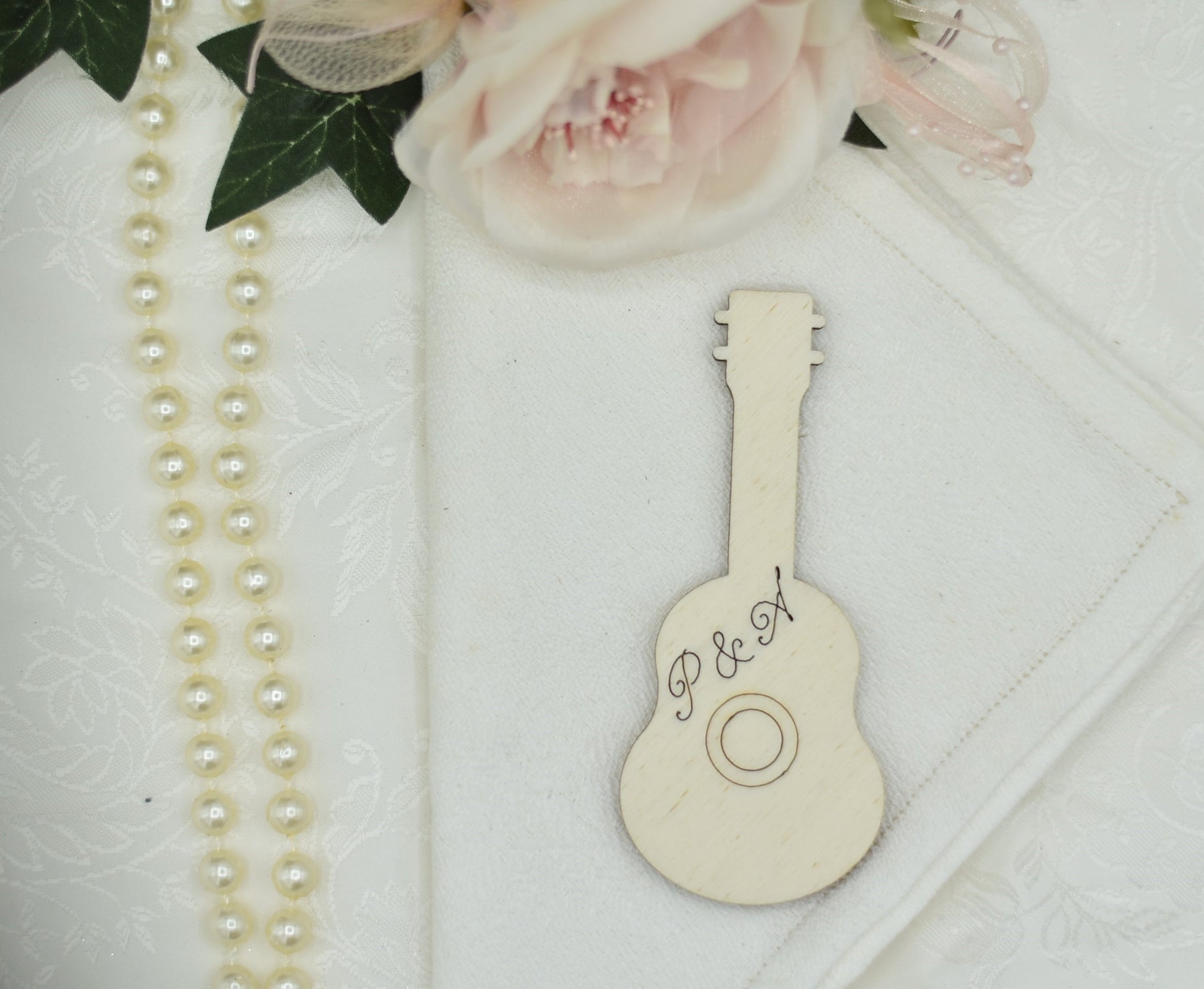 Segnaposto chitarra legno a tema musicale Idea's Cottage