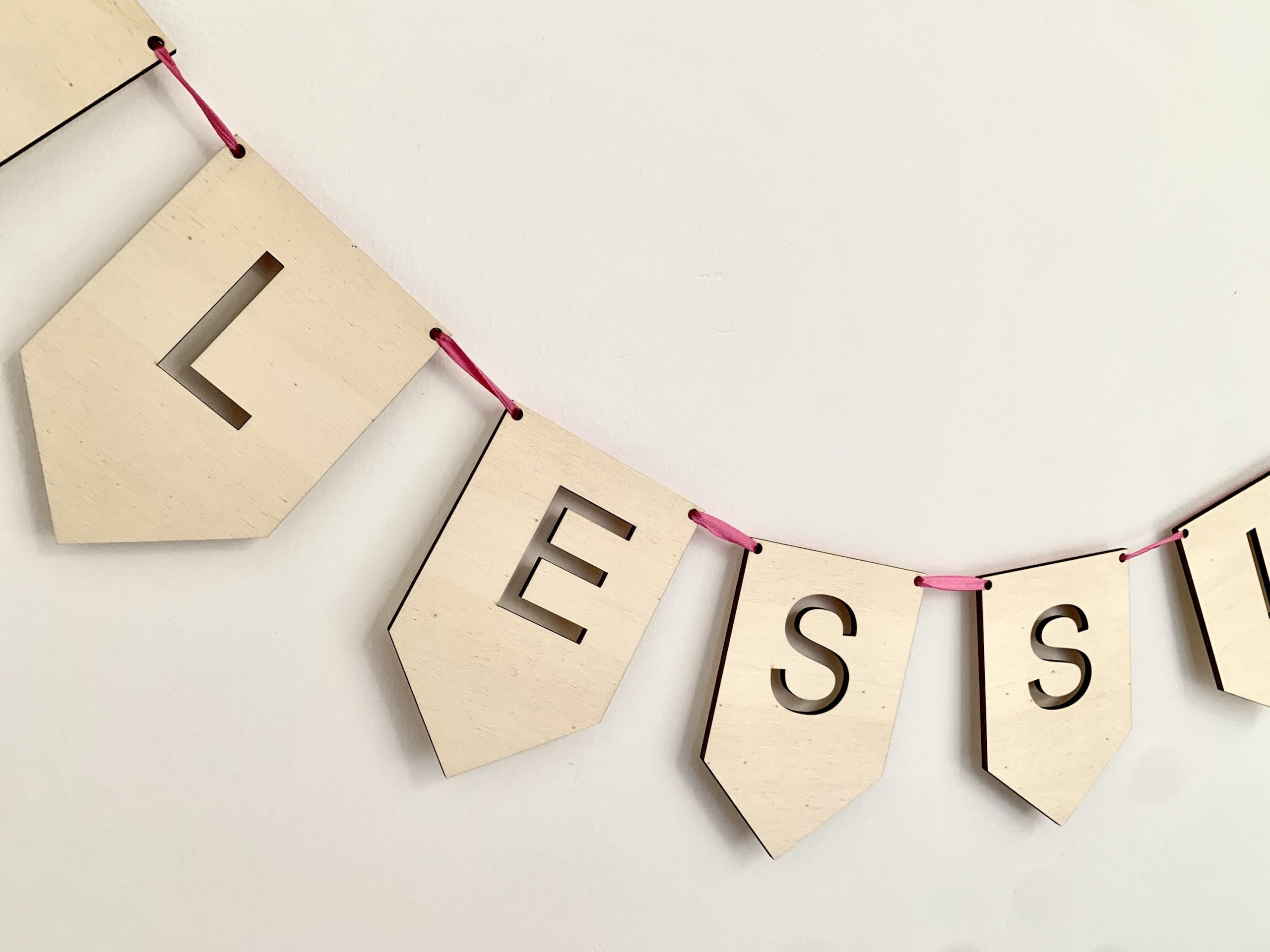 Ghirlanda con nome personalizzabile Idea's Cottage