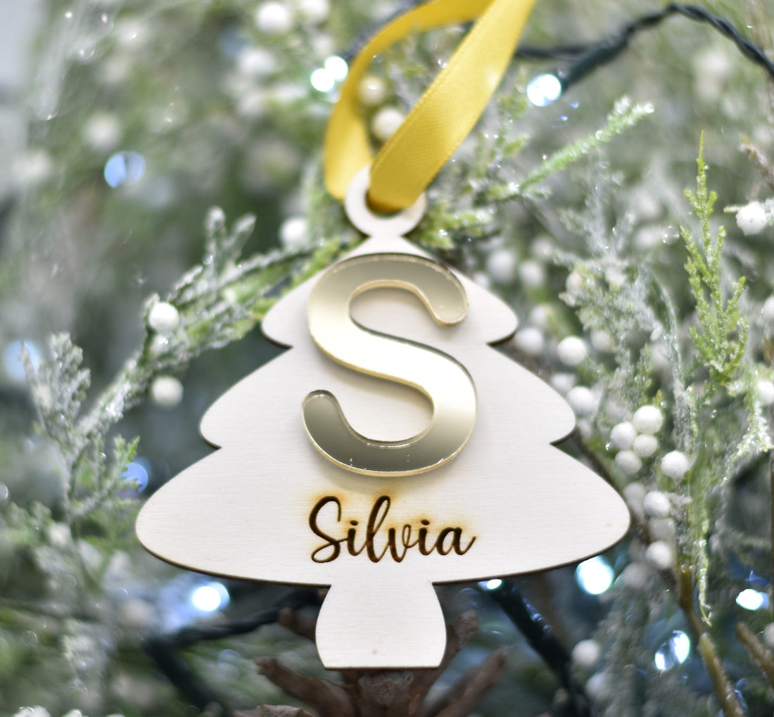 Pallina alberello con iniziale in plex specchio e nome per addobbi natalizi personalizzati regalo di NATALE Idea's Cottage