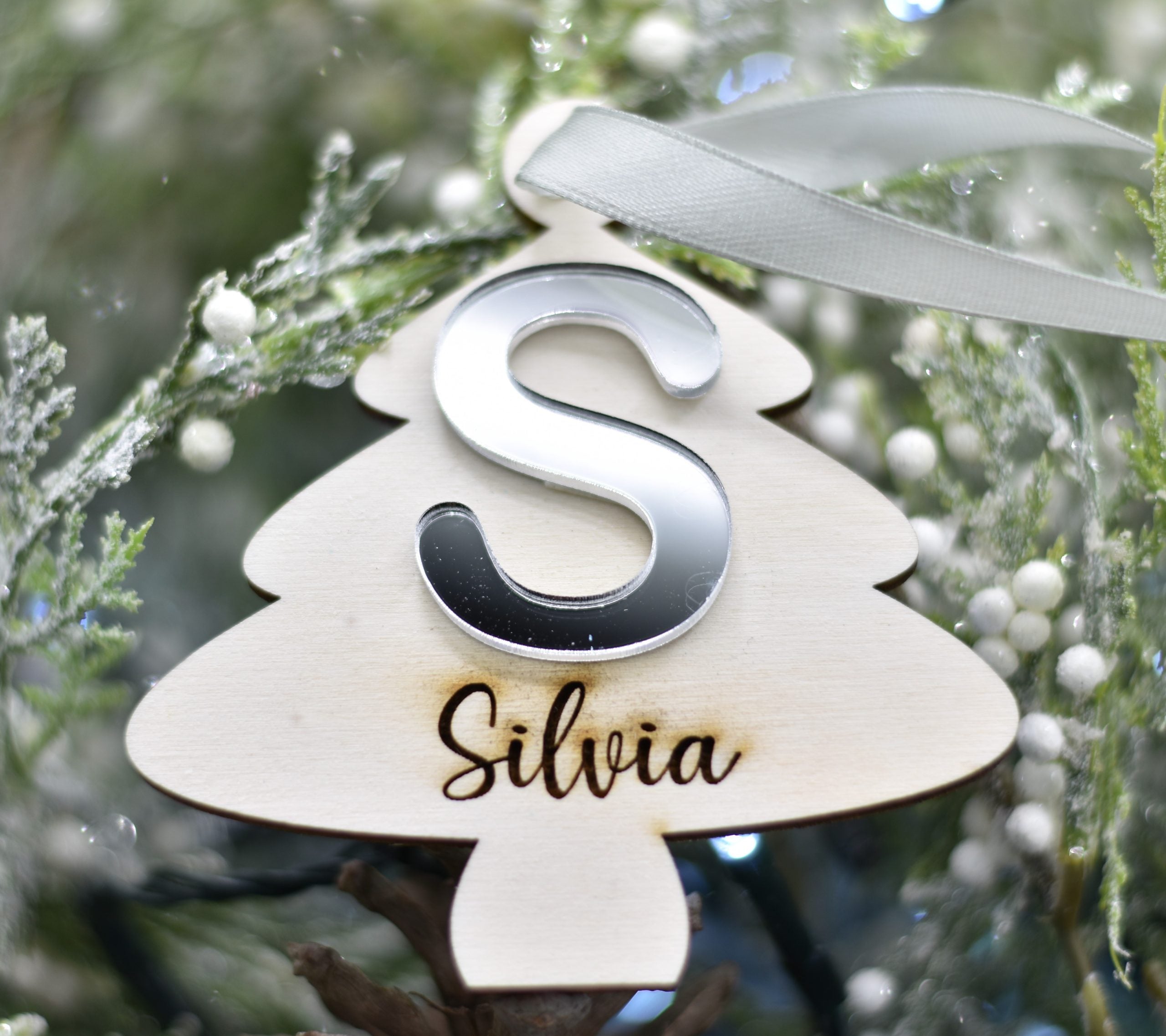 Pallina alberello con iniziale in plex specchio e nome per addobbi natalizi personalizzati regalo di NATALE Idea's Cottage