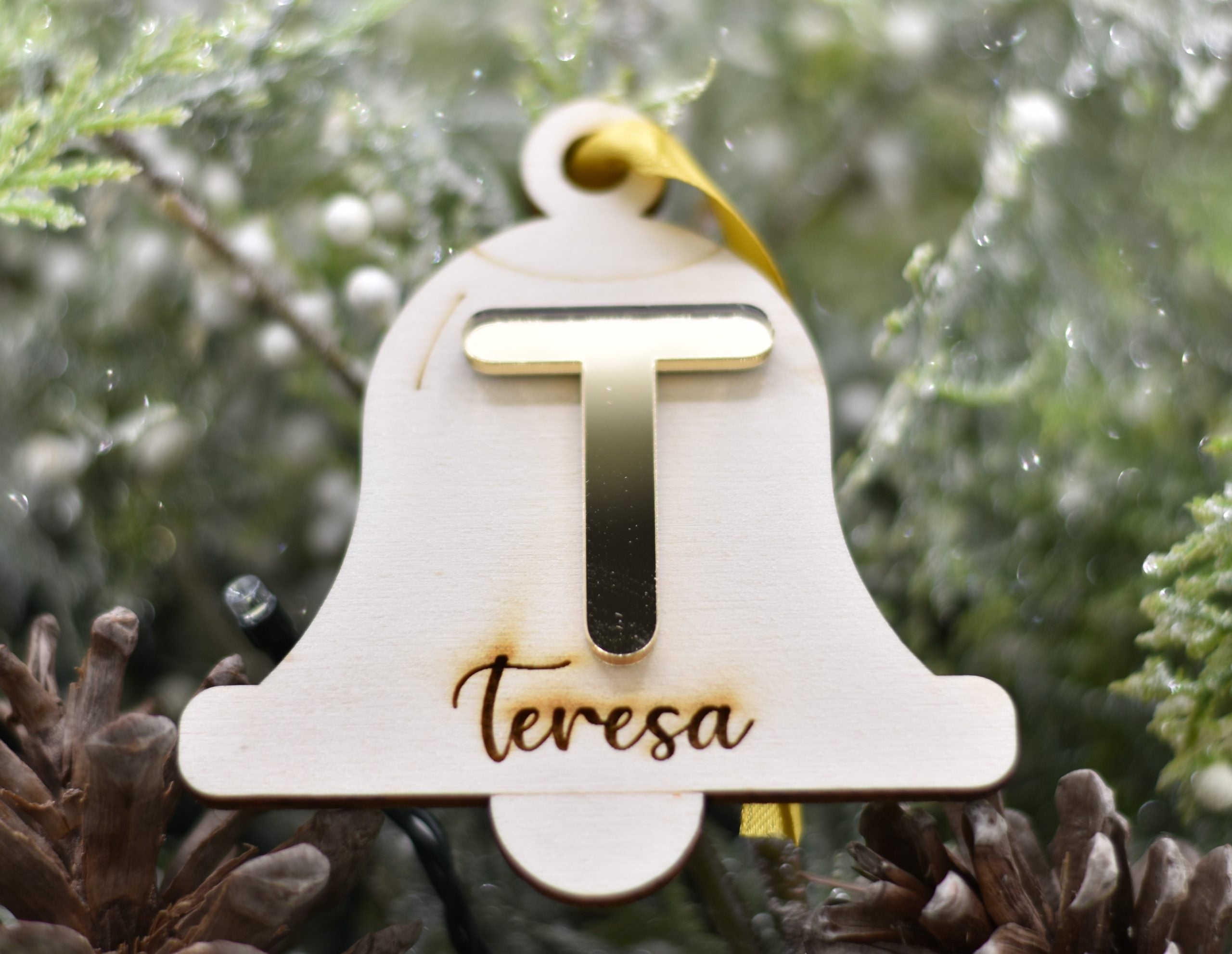 Pallina campanella con iniziale in plex specchio e nome per addobbi natalizi personalizzati regalo di NATALE Idea's Cottage