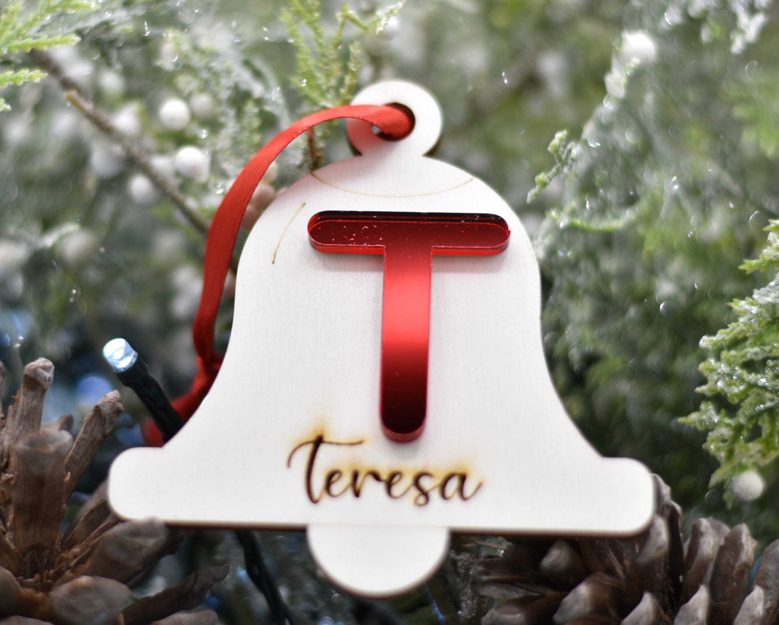 Pallina campanella con iniziale in plex specchio e nome per addobbi natalizi personalizzati regalo di NATALE Idea's Cottage