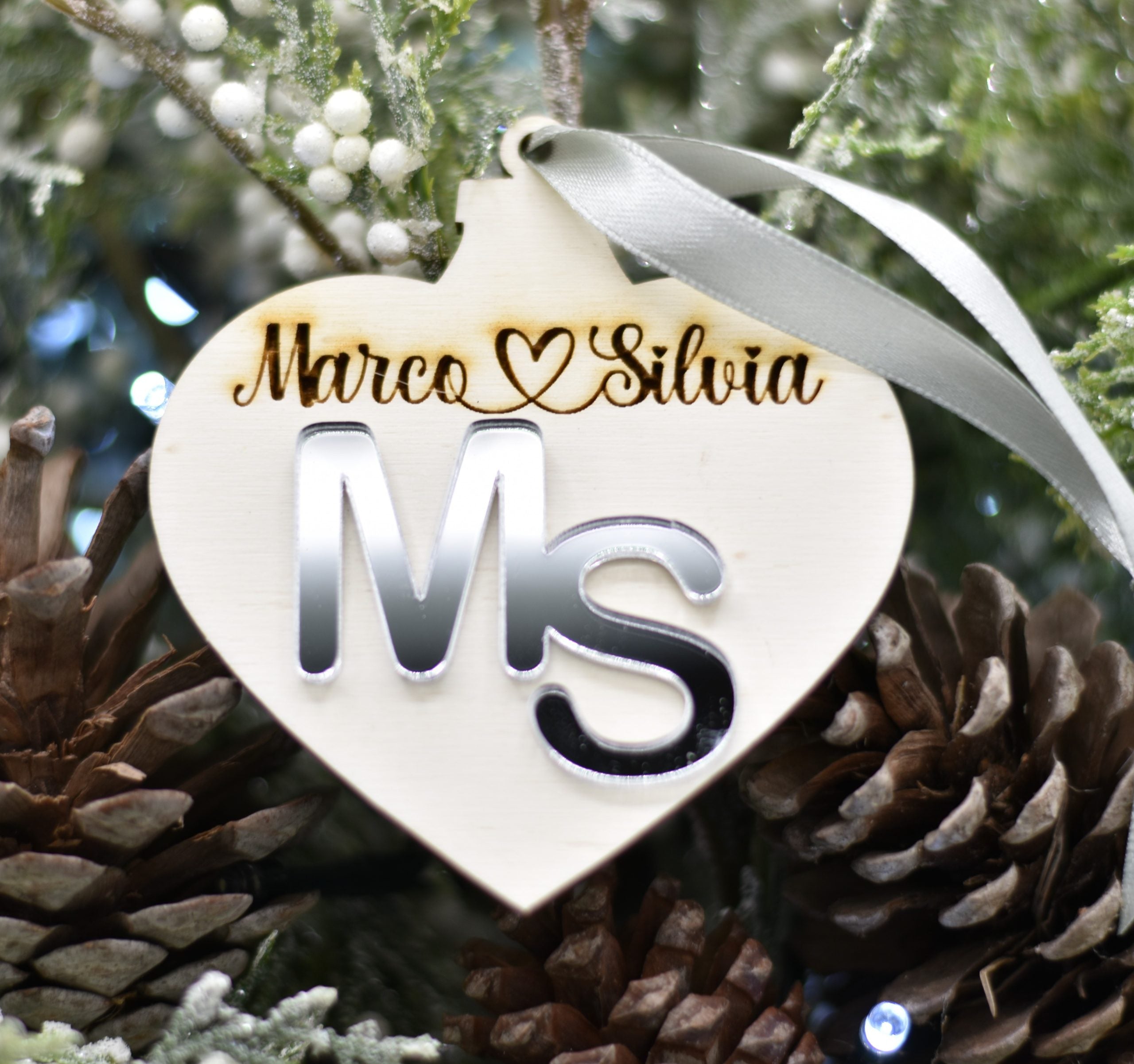 Pallina cuore coppia con iniziali in plex specchio e nomi per addobbi natalizi personalizzati regalo di NATALE Idea's Cottage