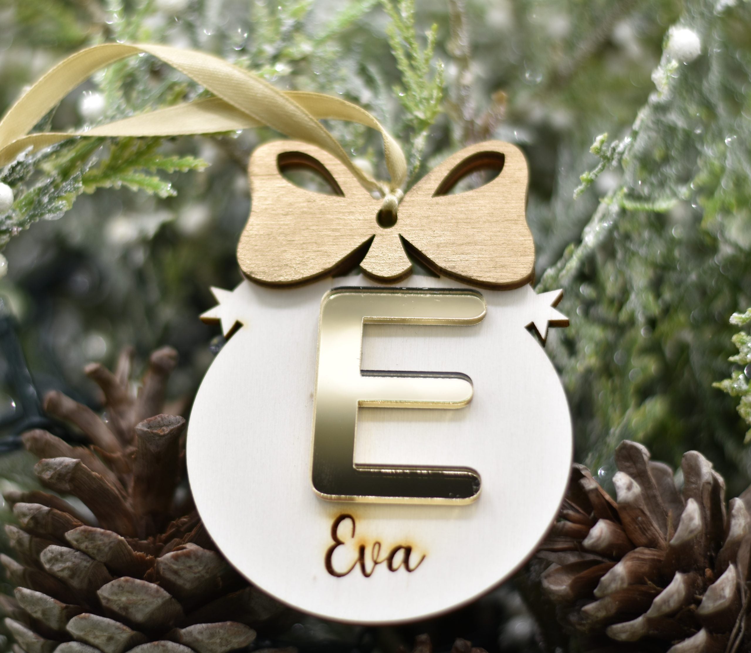 Pallina fiocco con iniziale in plex specchio e nome per addobbi natalizi personalizzati regalo di NATALE Idea's Cottage