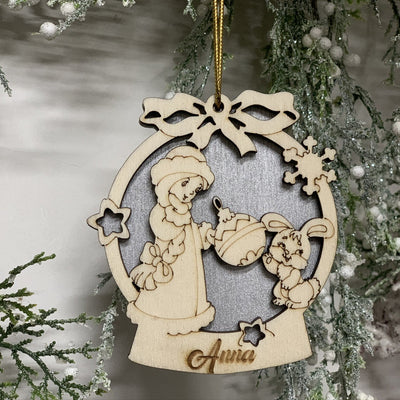 Pallina per decorazioni natalizie personalizzate Bambina e Coniglietto con nome Idea's Cottage