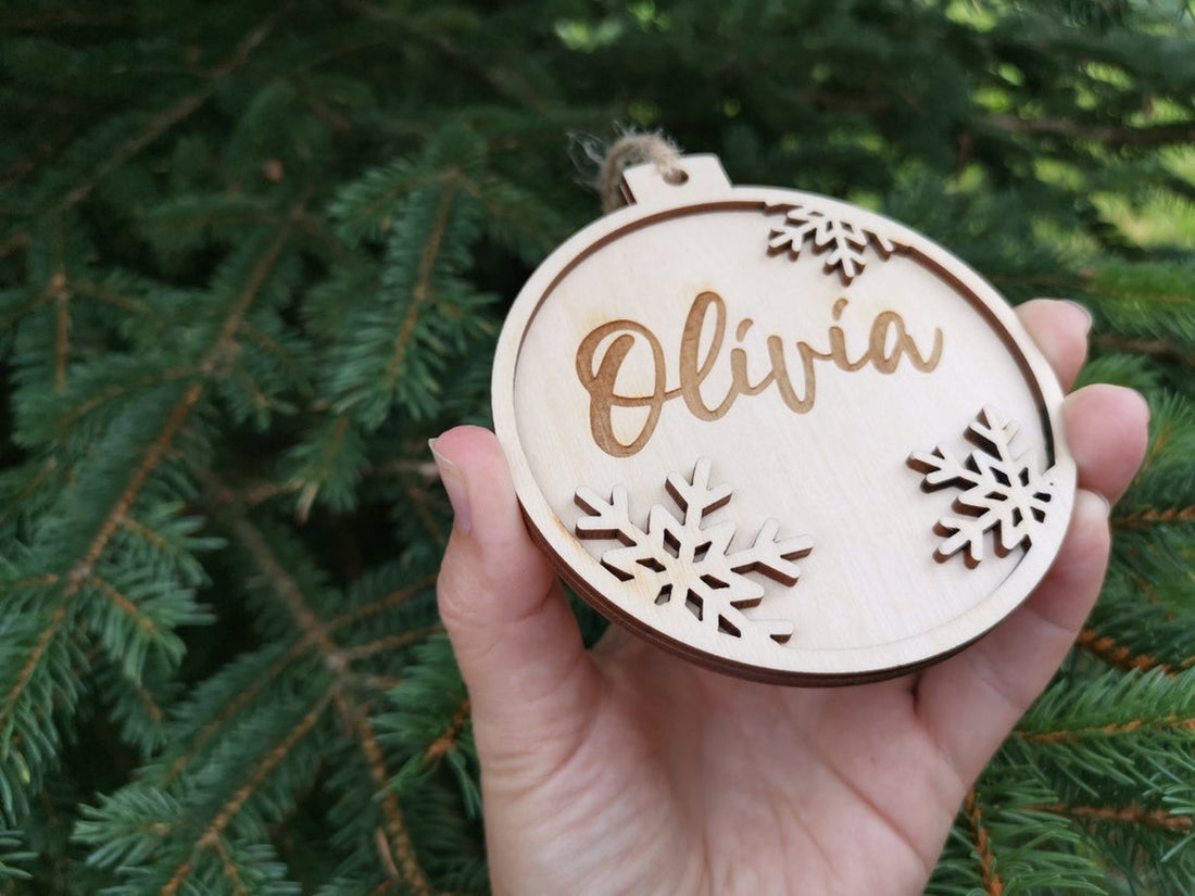 Pallina per decorazioni natalizie personalizzate Tag regalo di NATALE con nome Idea's Cottage