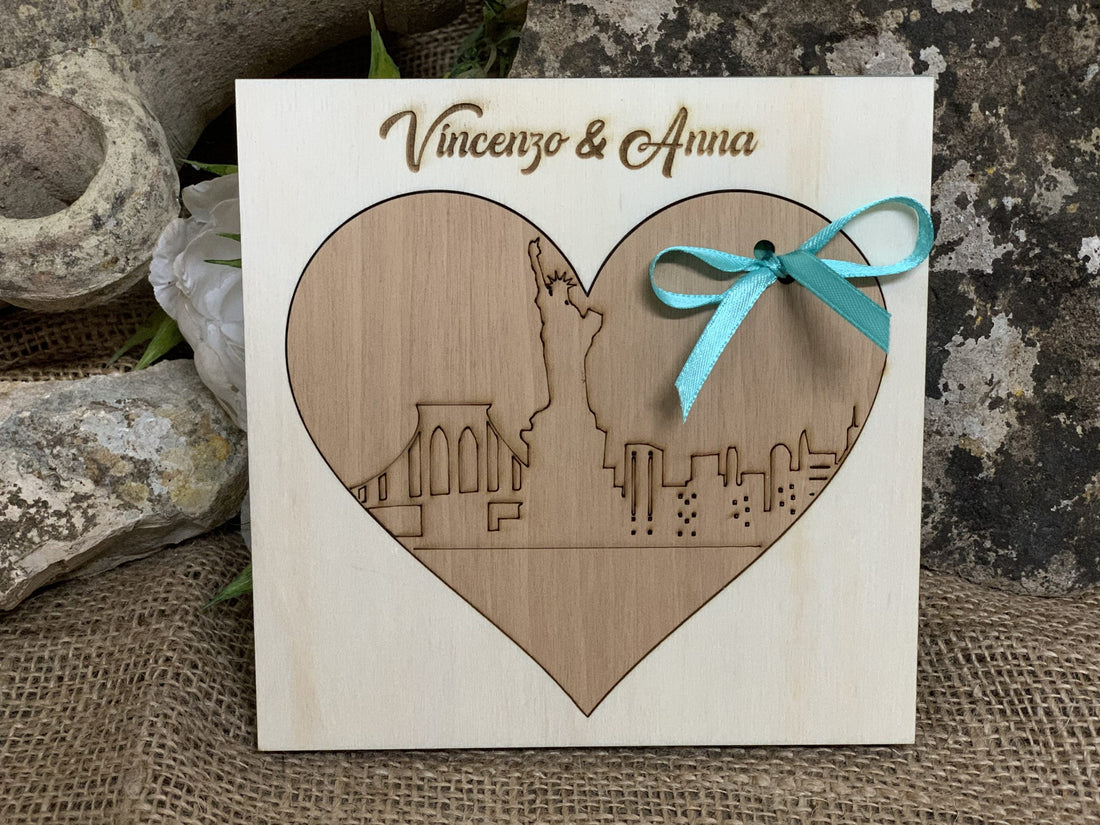 Partecipazione in legno New York tema viaggio