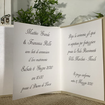 Partecipazione nozze farfalle e sposi laser cut 2