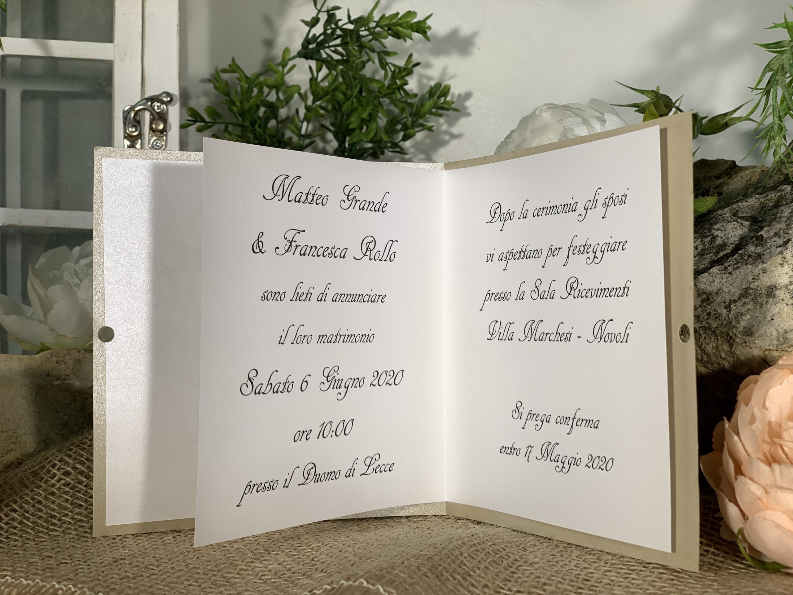 Partecipazione nozze farfalle e sposi laser cut 3