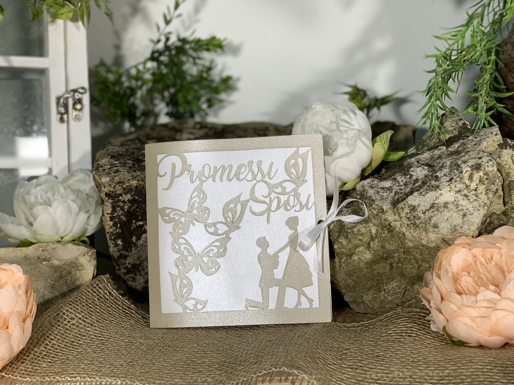 Partecipazione nozze farfalle e sposi laser cut 1